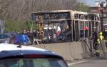 Italie : un chauffeur de bus sénégalais prend en otage des collégiens et incendie son véhicule Italie : un chauffeur de bus sénégalais prend en otage des collégiens et incendie son véhicule