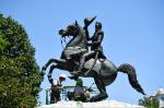 Débat : Faut-il déboulonner les statues ? Débat : Faut-il déboulonner les statues ?