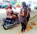 Congo-B-Pénurie de carburant : quand les pompistes et « kadhafis » se remplissent les poches Congo-B-Pénurie de carburant : quand les pompistes et « kadhafis » se remplissent les poches